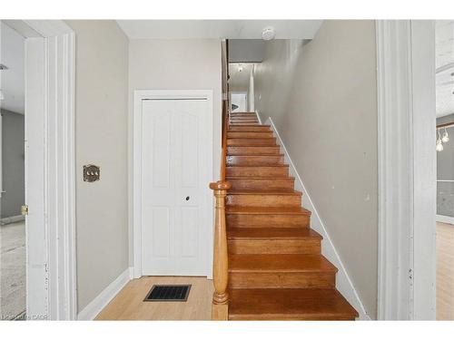 76 Main Street E, Mapleton, ON - Indoor Photo Showing Other Room