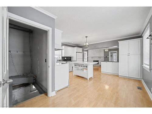 76 Main Street E, Mapleton, ON - Indoor