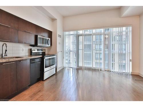705-126 Simcoe Street, Toronto, ON - Indoor Photo Showing Kitchen