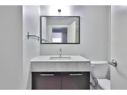 705-126 Simcoe Street, Toronto, ON - Indoor Photo Showing Bathroom