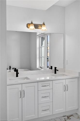 12-675 Victoria Road N, Guelph, ON - Indoor Photo Showing Bathroom