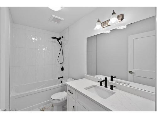 12-675 Victoria Road N, Guelph, ON - Indoor Photo Showing Bathroom