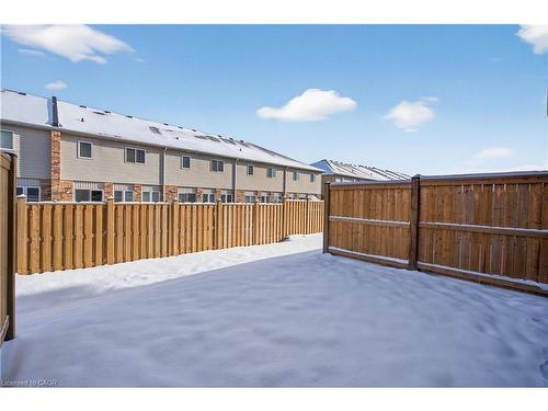 12-675 Victoria Road N, Guelph, ON - Outdoor