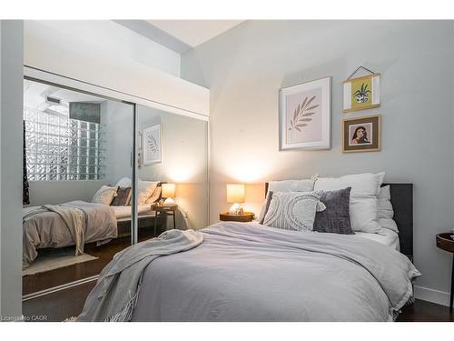 612-66 Bay Street S, Hamilton, ON - Indoor Photo Showing Bedroom