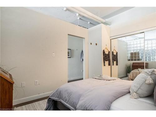 612-66 Bay Street S, Hamilton, ON - Indoor Photo Showing Bedroom