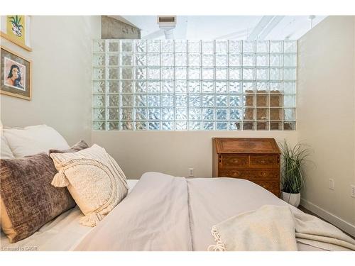 612-66 Bay Street S, Hamilton, ON - Indoor Photo Showing Bedroom