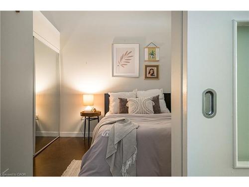 612-66 Bay Street S, Hamilton, ON - Indoor Photo Showing Bedroom