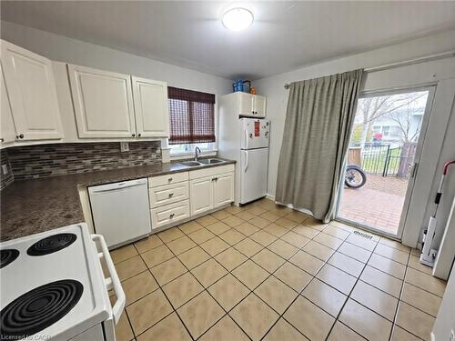 139 Harmony Avenue, Hamilton, ON - Indoor Photo Showing Kitchen With Double Sink