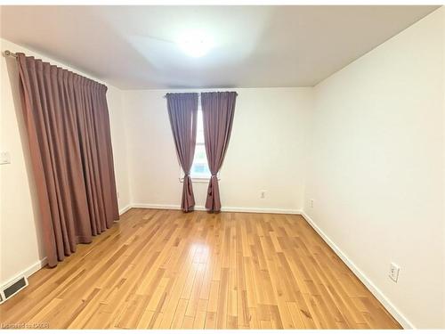 139 Harmony Avenue, Hamilton, ON - Indoor Photo Showing Other Room