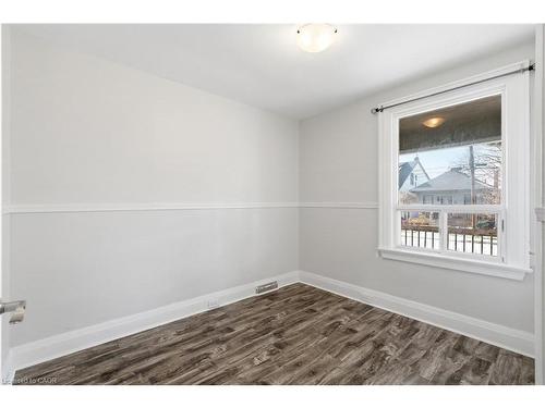 26 Bayfield Avenue, Hamilton, ON - Indoor Photo Showing Other Room