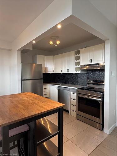 705-15 Albright Road, Stoney Creek, ON - Indoor Photo Showing Kitchen