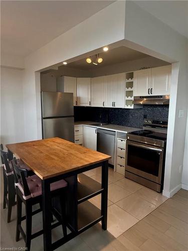 705-15 Albright Road, Stoney Creek, ON - Indoor Photo Showing Kitchen