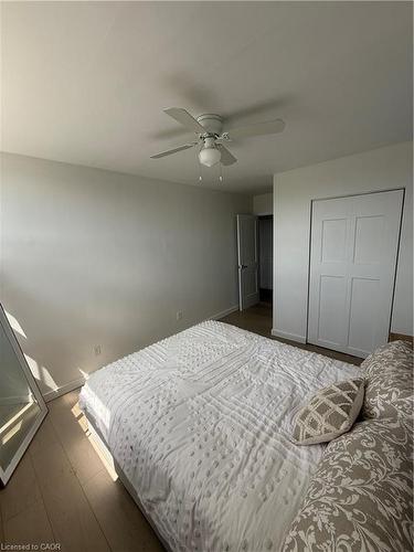 705-15 Albright Road, Stoney Creek, ON - Indoor Photo Showing Bedroom