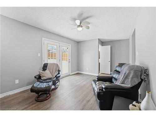 139 The Country Way, Kitchener, ON - Indoor Photo Showing Living Room