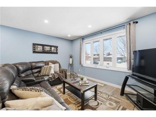 139 The Country Way, Kitchener, ON - Indoor Photo Showing Living Room
