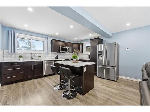 139 The Country Way, Kitchener, ON - Indoor Photo Showing Kitchen With Upgraded Kitchen