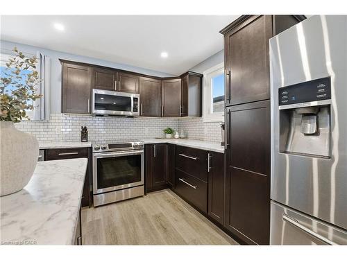 139 The Country Way, Kitchener, ON - Indoor Photo Showing Kitchen With Upgraded Kitchen