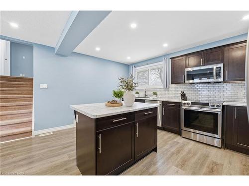 139 The Country Way, Kitchener, ON - Indoor Photo Showing Kitchen With Upgraded Kitchen