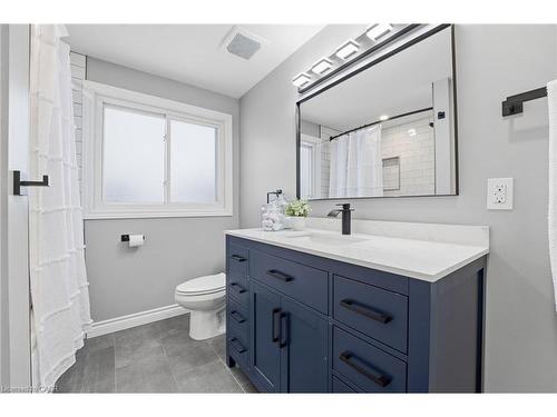 139 The Country Way, Kitchener, ON - Indoor Photo Showing Bathroom