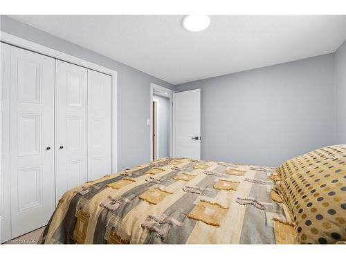 139 The Country Way, Kitchener, ON - Indoor Photo Showing Bedroom
