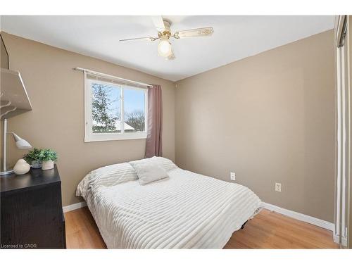 139 The Country Way, Kitchener, ON - Indoor Photo Showing Bedroom
