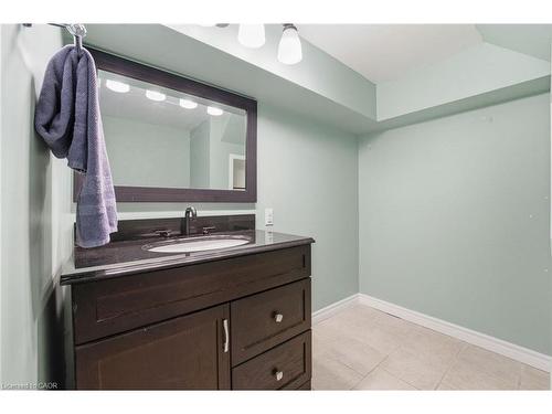 139 The Country Way, Kitchener, ON - Indoor Photo Showing Bathroom