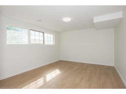 Lower-6245 Eldorado Avenue, Niagara Falls, ON - Indoor Photo Showing Other Room