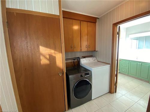 5220-5226 Greenlane Road, Beamsville, ON - Indoor Photo Showing Laundry Room