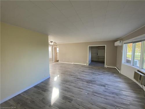 5220-5226 Greenlane Road, Beamsville, ON - Indoor Photo Showing Other Room