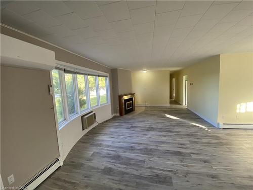 5220-5226 Greenlane Road, Beamsville, ON - Indoor Photo Showing Other Room