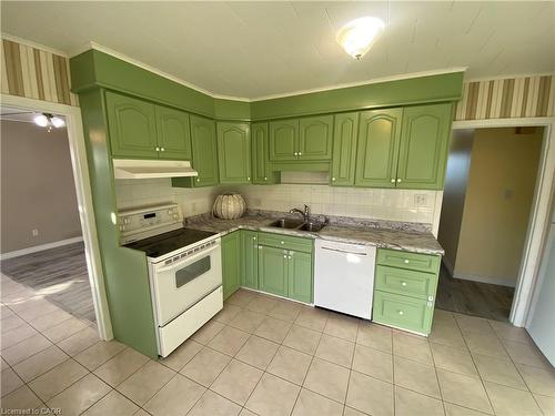 5220-5226 Greenlane Road, Beamsville, ON - Indoor Photo Showing Kitchen With Double Sink