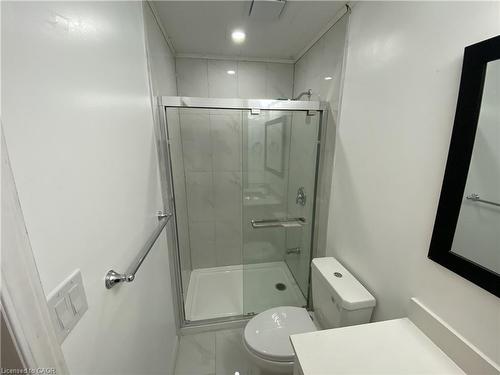 5220-5226 Greenlane Road, Beamsville, ON - Indoor Photo Showing Bathroom