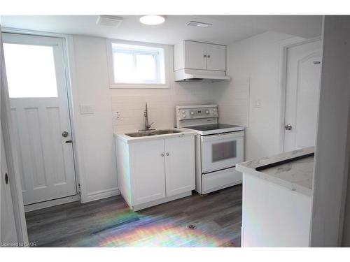 4 Purnell Drive, Hamilton, ON - Indoor Photo Showing Kitchen