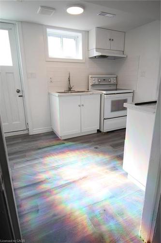 4 Purnell Drive, Hamilton, ON - Indoor Photo Showing Kitchen