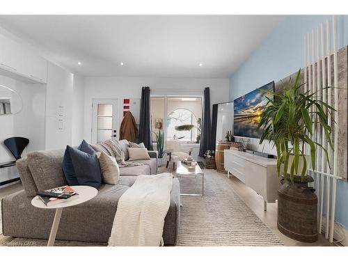 575 Mary Street, Hamilton, ON - Indoor Photo Showing Living Room