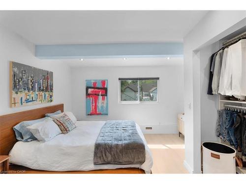 575 Mary Street, Hamilton, ON - Indoor Photo Showing Bedroom