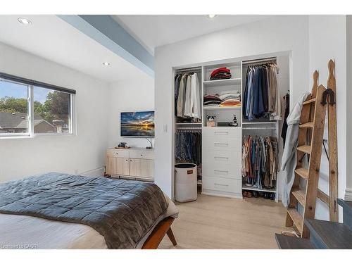 575 Mary Street, Hamilton, ON - Indoor Photo Showing Bedroom