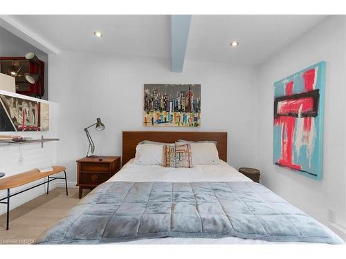 575 Mary Street, Hamilton, ON - Indoor Photo Showing Bedroom