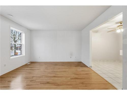 10 Woodland Drive, Welland, ON - Indoor Photo Showing Other Room