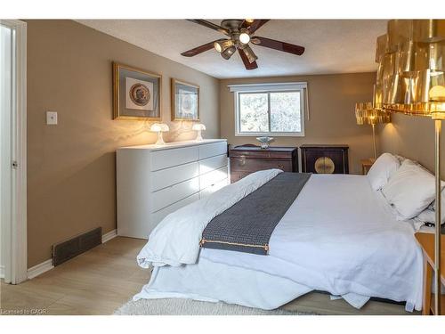 104 Henry Street, Rockwood, ON - Indoor Photo Showing Bedroom