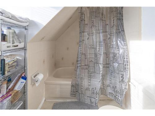 104 Henry Street, Rockwood, ON - Indoor Photo Showing Bathroom