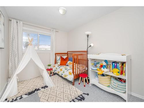 17 White Owl Crescent, Brantford, ON - Indoor Photo Showing Bedroom