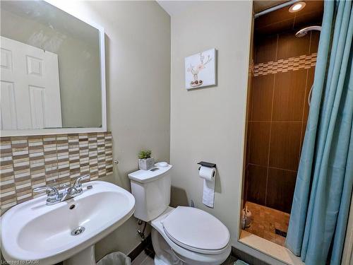 85 Dodson Street, Hamilton, ON - Indoor Photo Showing Bathroom