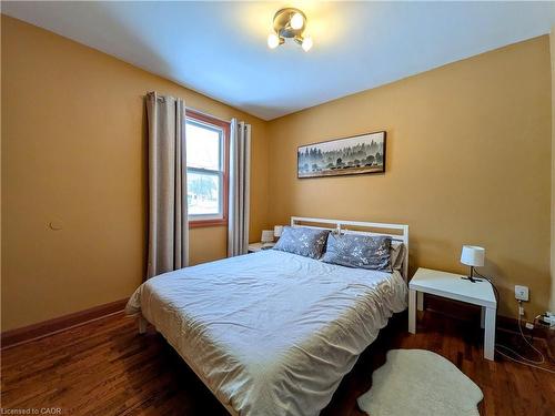 85 Dodson Street, Hamilton, ON - Indoor Photo Showing Bedroom