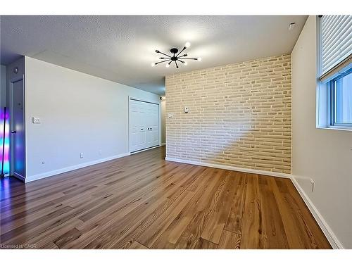 213-700 Dynes Road, Burlington, ON - Indoor Photo Showing Other Room