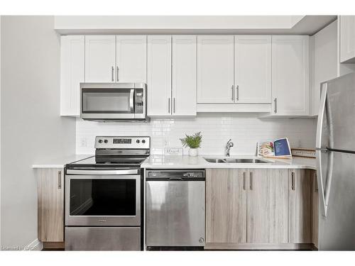 208-19 Guelph Avenue, Cambridge, ON - Indoor Photo Showing Kitchen With Stainless Steel Kitchen With Double Sink
