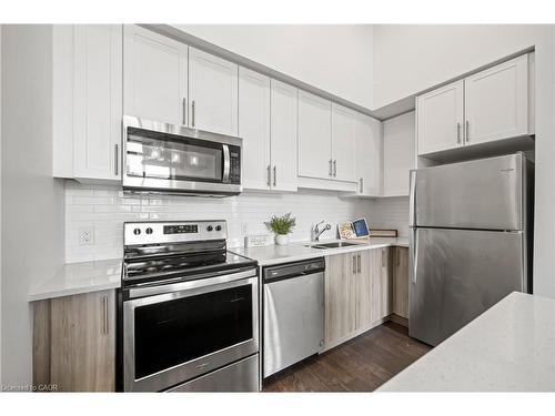 208-19 Guelph Avenue, Cambridge, ON - Indoor Photo Showing Kitchen With Stainless Steel Kitchen With Double Sink