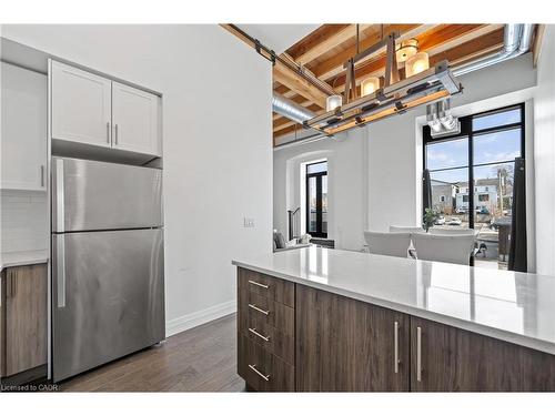 208-19 Guelph Avenue, Cambridge, ON - Indoor Photo Showing Kitchen
