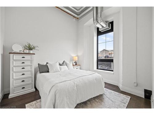 208-19 Guelph Avenue, Cambridge, ON - Indoor Photo Showing Bedroom