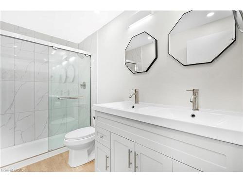 120 Westheights Drive, Kitchener, ON - Indoor Photo Showing Bathroom
